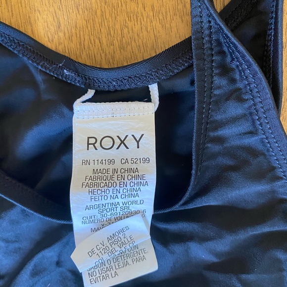 Black Roxy Crop Top Rash Guard - Picture 3 of 6